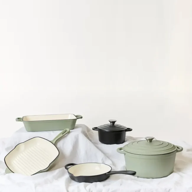 George Collective - Cast Iron Round Casserole 28cm - Matte Sage/Silver Lid - 图片 3